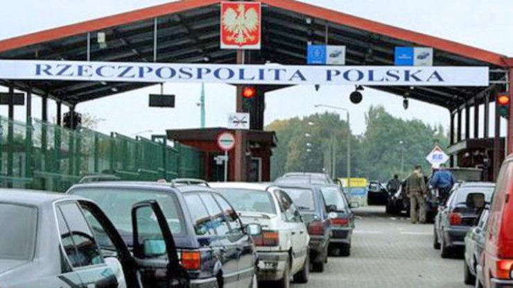 На границе с Польшей в очереди простаивают около тысячи автомобилей