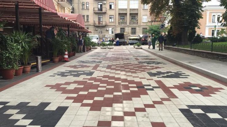 В центре Киева появилась гигантская вышиванка