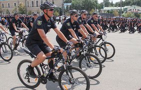 В Харькове полиция пересела на велосипеды