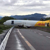 Появилось видео рухнувшего на трассу в Италии Boeing