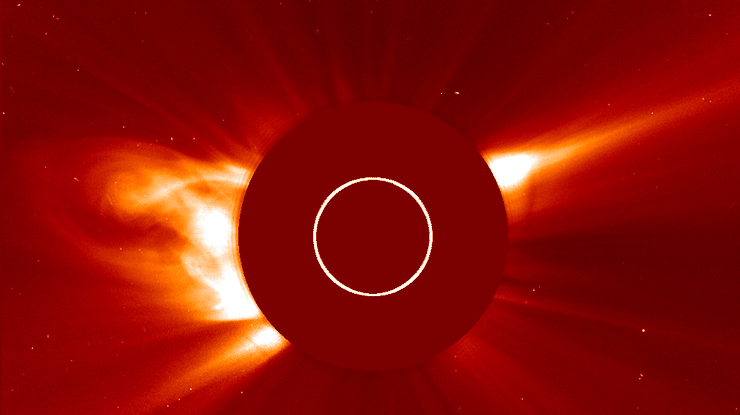 Появилось видео, как Солнце разорвало подлетевшую комету. Фото: NASA