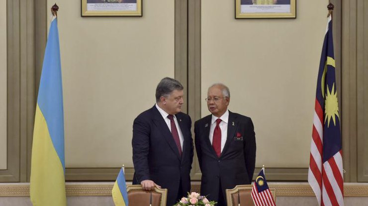 Президент Украины сообщил министру обороны Малайзии о ситуации на Донбассе