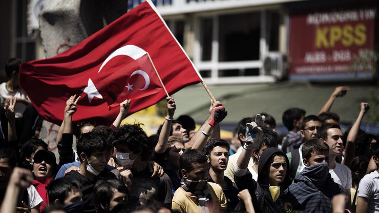 Сотни тысяч человек вышли поддержать Эрдогана