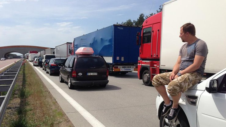 На границе с Польшей стоят 595 автомобилей