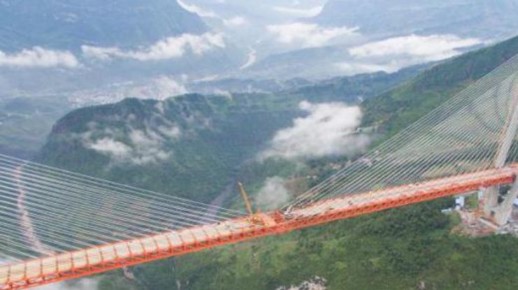 В Китае построили самый высокий подвесной мост в мире 