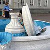 В Суммах мужчина разрушил фонтан, делая селфи