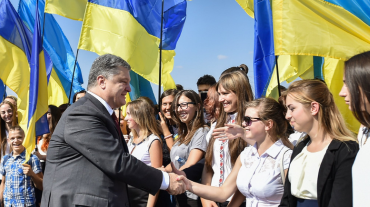 Петр Порошенко во время церемонии открытия нового детского сада