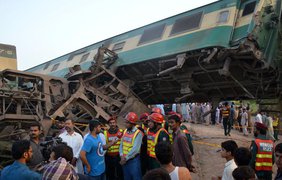 В Пакистане столкнулись поезда: пострадали 150 человек 