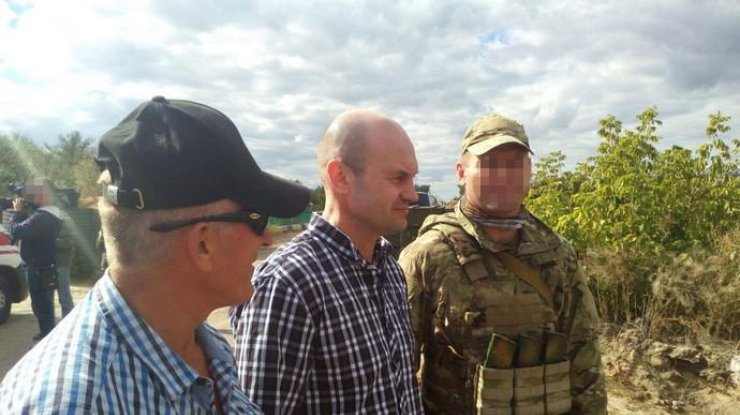Освобожденные украинские заложники встретились с родными (фото СБУ)