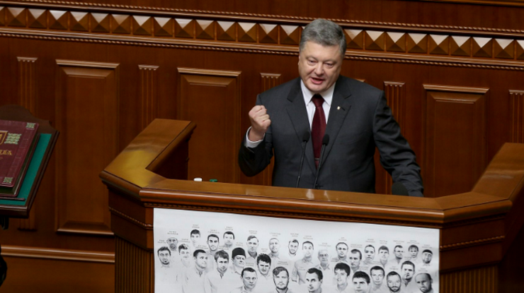 Порошенко рассказал, чего стоило освобождение украинцев из плена 