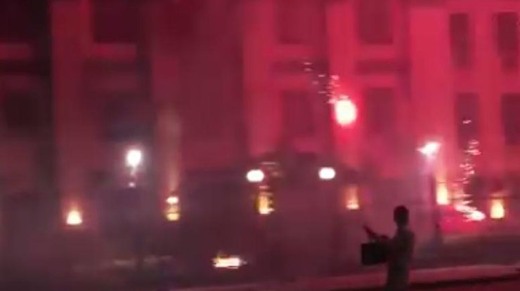 В Киеве посольство России обстреляли / Фото: кадр из видео 
