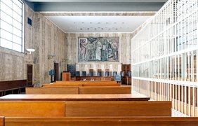 Залы суда, в которых не стыдно получить приговор (фото Esquire)