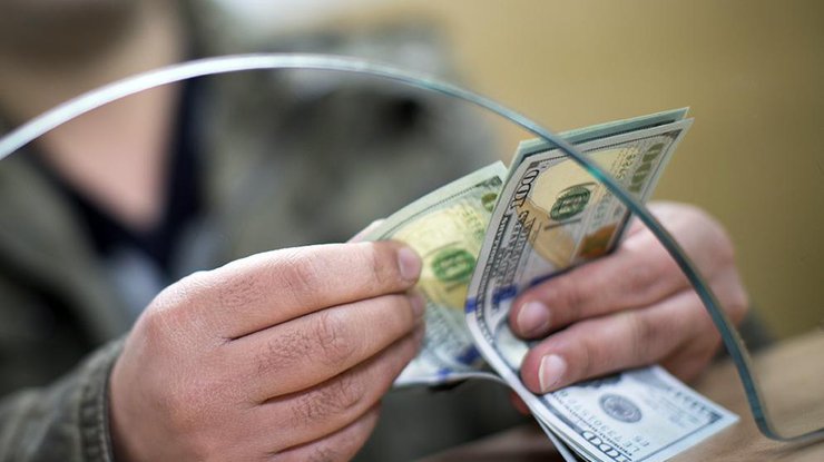 Курс доллара в Украине продолжает стремительно снижаться