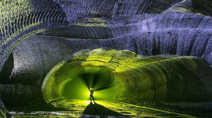 В зоне АТО можно спуститься в уникальную гипсовую шахту (фото Zorge Richard)
