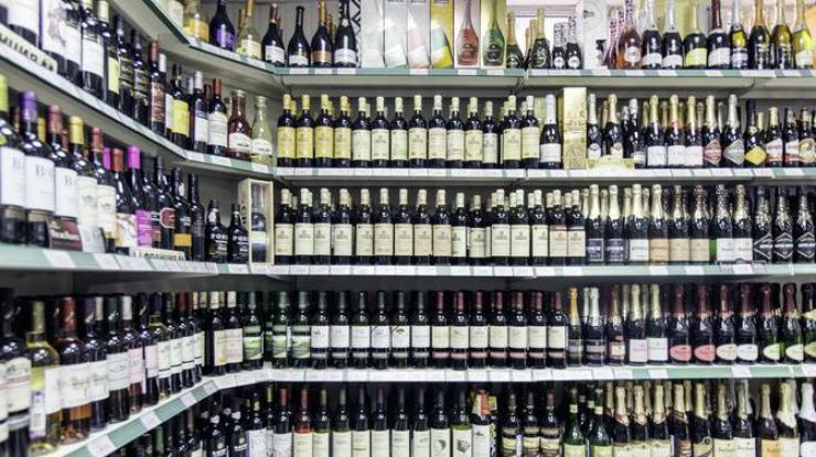 В Украине ввели новые правила торговли алкоголем для малого бизнеса (фото: utro.ru)