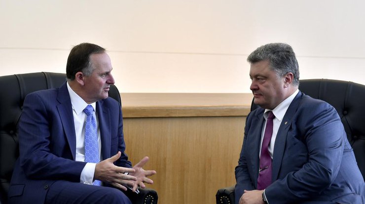 Впервые в истории Порошенко встретился с премьером Новой Зеландии