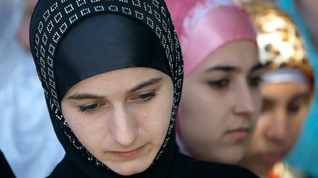 В Германии неизвестный напал на женщин в хиджабах