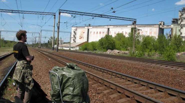 Под Харьковом мужчину переехал поезд
