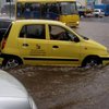 В Тбилиси проливной дождь затопил улицы (фото)