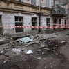 В Одессе на асфальт рухнул балкон с женщиной (фото)