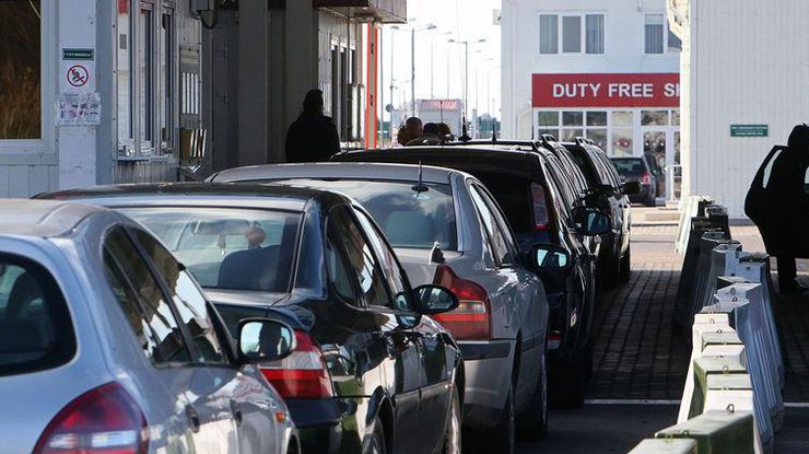 На границе с Польшей застряли сотни автомобилей