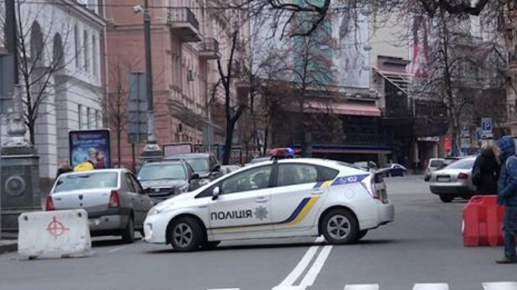 В Киеве избили военного, охранявшего посольство