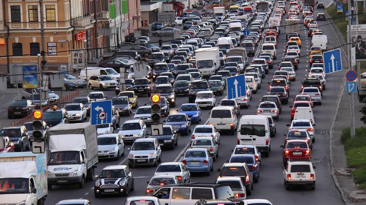 В Верховной Раде хотят изменить правила дорожного движения
