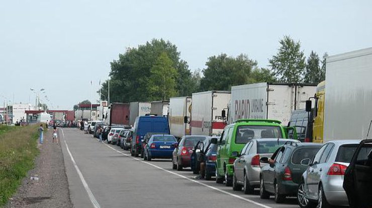 На границе с Польшей образовались огромные пробки 