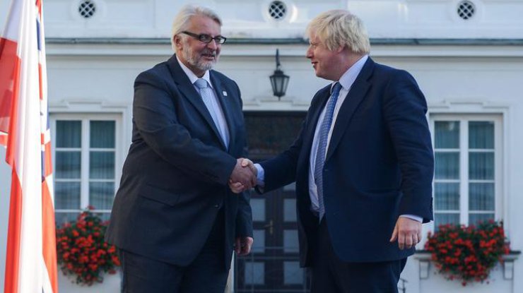 Великобритания и Польша сохранят санкции против России