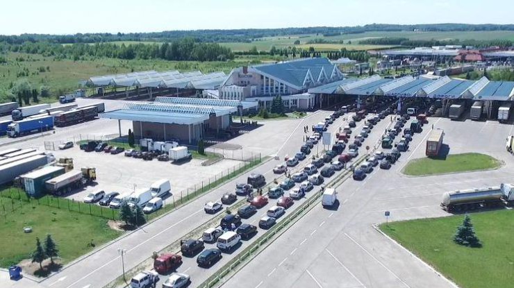 Пробка на границе с Польшей (фото пограничной службы Украины, Facebook)