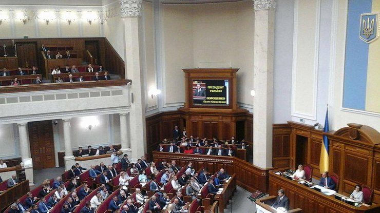 Порошенко обратился к депутатам. Фото: Наталья Литвинова