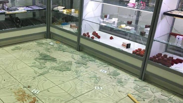  В Киеве ограбили ювелирный магазин (фото Facebook)