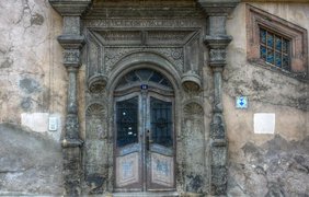 Оригинальные старинные двери
