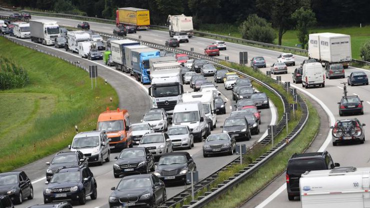 На границе с Польшей в пробку попали почти 700 авто 