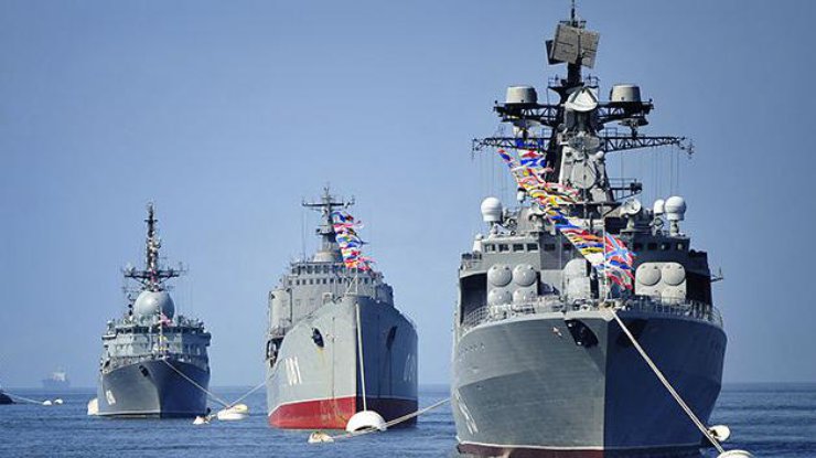 Россия вывела боевые корабли в Черное море