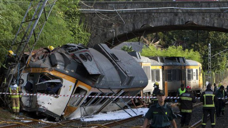 Крушение поезда в Испании: 47 раненых, 4 погибших