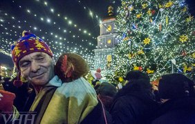 Жители столицы отмечали праздник с фейерверками