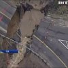 В Каліфорнії через тривалі зливи провалився асфальт на автостраді