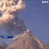 У Мексиці через виверження вулкану узбережжя засипало попелом
