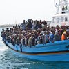 Возле берегов Ливии перевернулась лодка с более чем 100 мигрантами