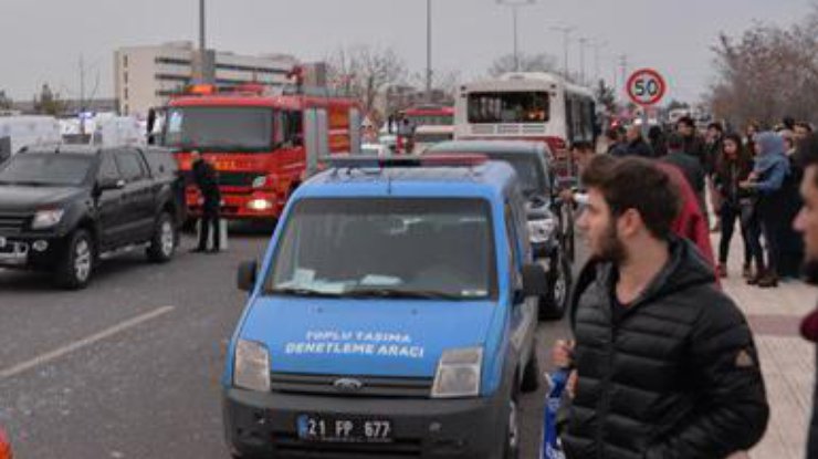 Взрыв в Турции: погибли 4 полицейских. Фото: NTV