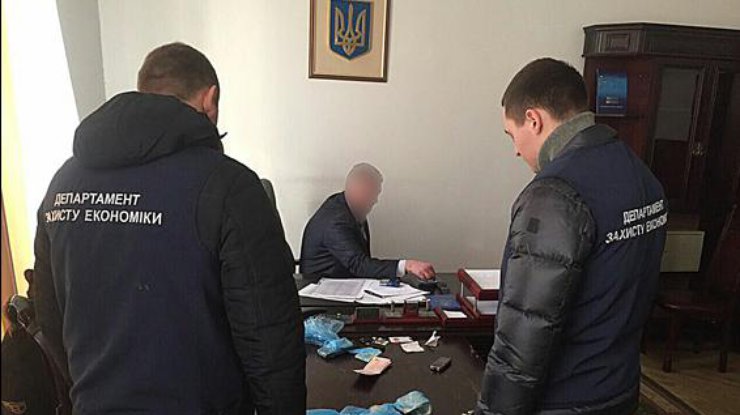Львовского таможенника поймали на крупной взятке (фото: npu.gov.ua)