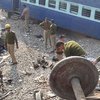 Крушение поезда в Индии: число жертв стремительно растет 