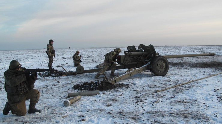 Ожесточенные бои на Донбассе: ранен один военный. Фото: facebook.com/ato.news 