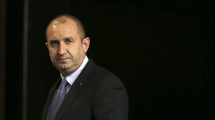 Президент Болгарии сразу после инаугурации распустил парламент