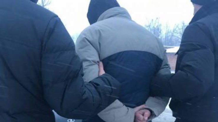 СБУ задержала полицейского при получении взятки с АТОшника