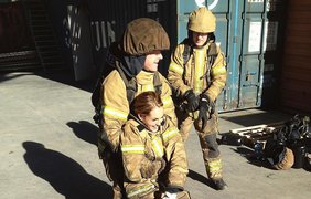 Соблазнительная женщина-пожарник стала звездой Instagram 