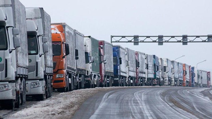 На границе с Польшей в очередях застряли 500 автомобилей