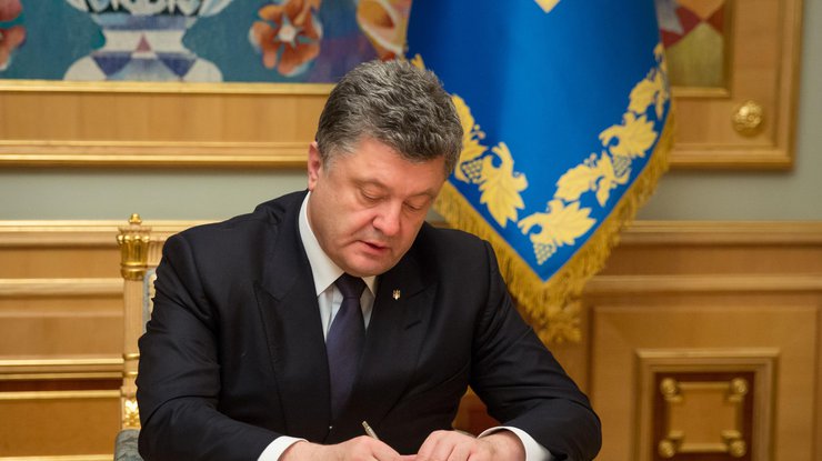 Порошенко одобрил допуск иностранных войск в Украину