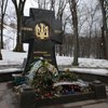 Порошенко возложит цветы к памятному Кресту Героям Крут в Киеве
